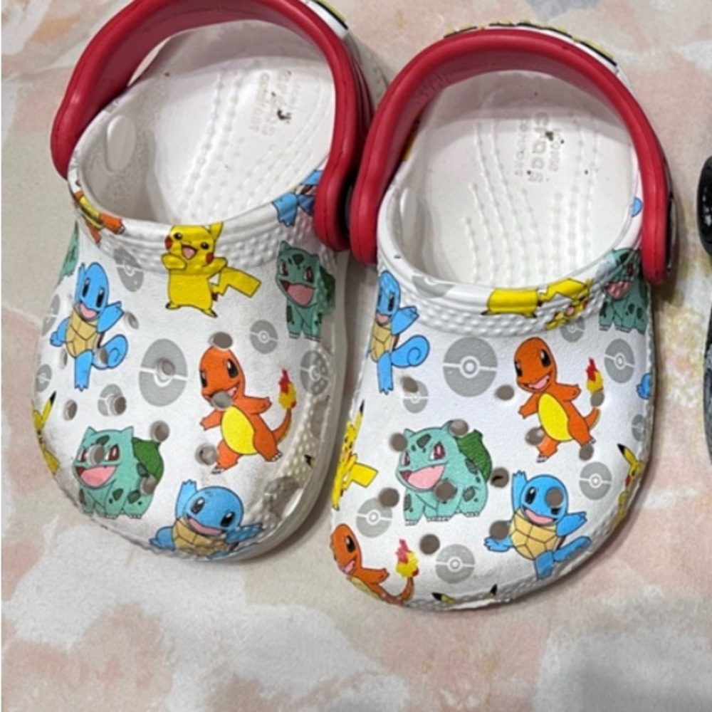 Hardly used baby crocs , size 4c , coming from a smoke free home